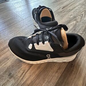 BRAND NEW NEVER WORN with Box On Cloudstratus 3 size 7.5